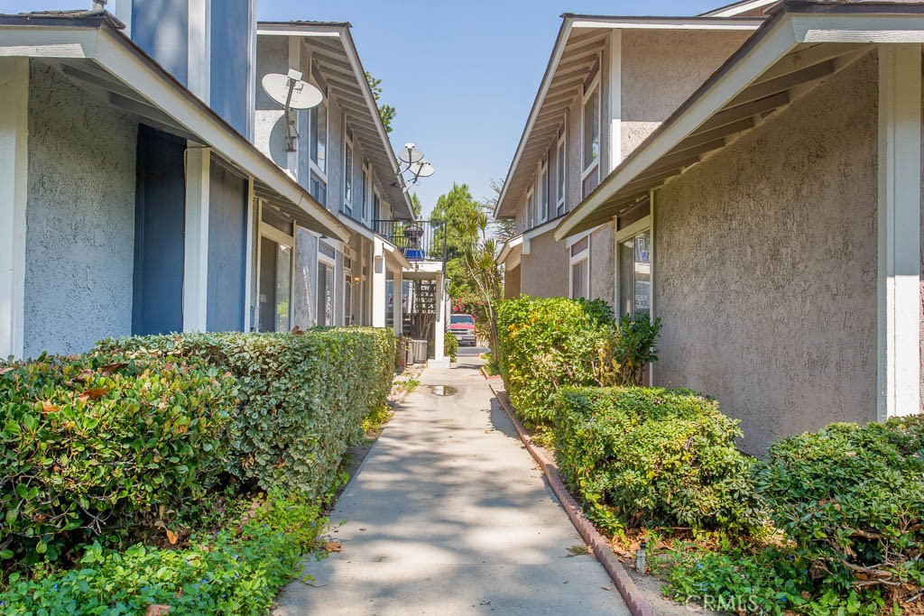 527 Spring Road, Unit 19 Moorpark, CA 93021 - Photo 2 of 35