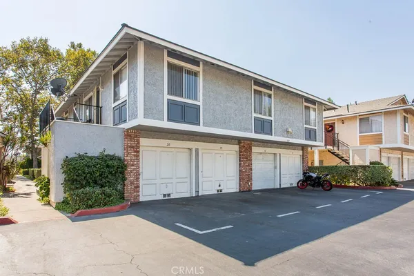 a car parked in front of a white house