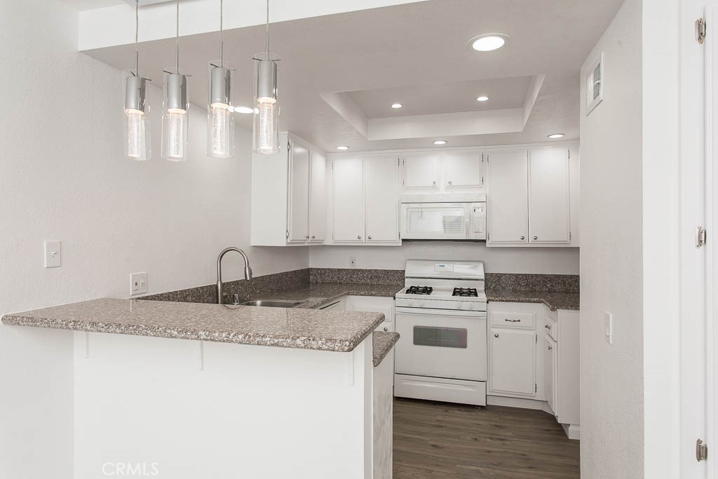 527 Spring Road, Unit 19 Moorpark, CA 93021 - Photo 6 of 35