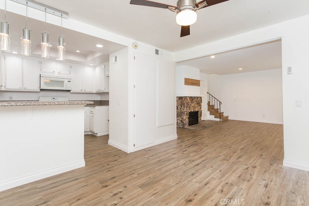 527 Spring Road, Unit 19 Moorpark, CA 93021 - Photo 7 of 33