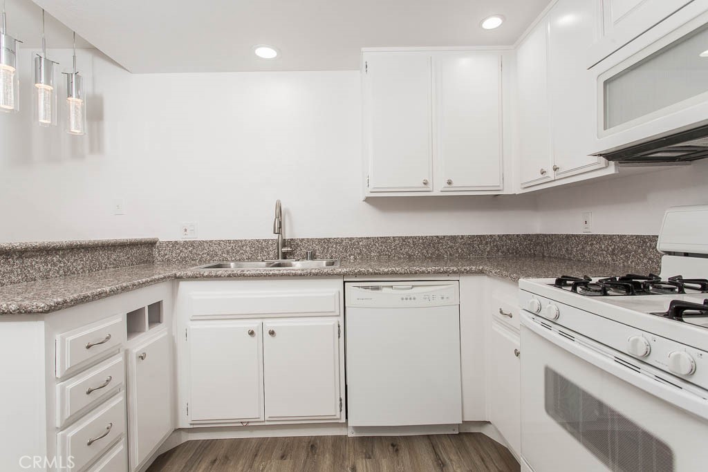 527 Spring Road, Unit 19 Moorpark, CA 93021 - Photo 8 of 35