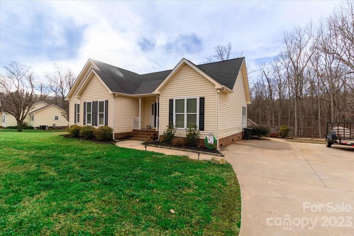 1440 Dove Landing Road York, SC 29745 - Photo 3 of 30 Gallery Image 3