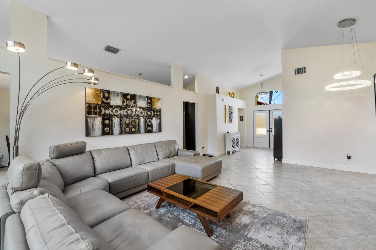 18804 Caspian Circle Boca Raton, FL 33496 - Photo 11 of 29 011-18804CaspianCircle-BocaRaton-FL-3349