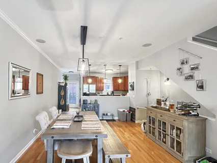 $4,200 | 517 South Boulevard, Evanston, IL 60202
