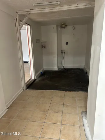 $1,000 | 219 Western Avenue, Albany, NY 12203