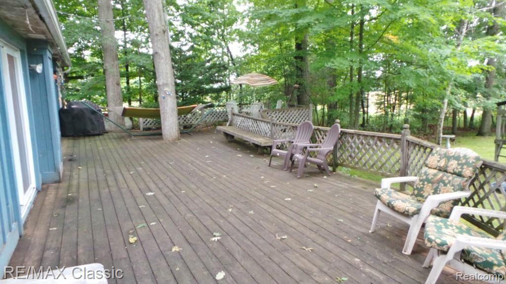 2218 Lone Tree Road Highland, MI 48357 - Photo 19 of 25 Rear decking