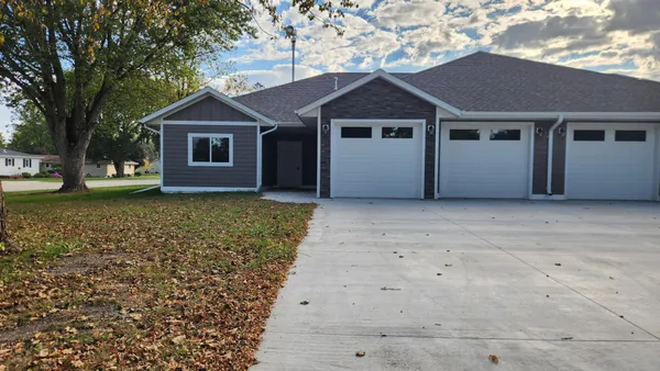 $320,000 | 901 7th Avenue Southwest, Pipestone, MN 56164