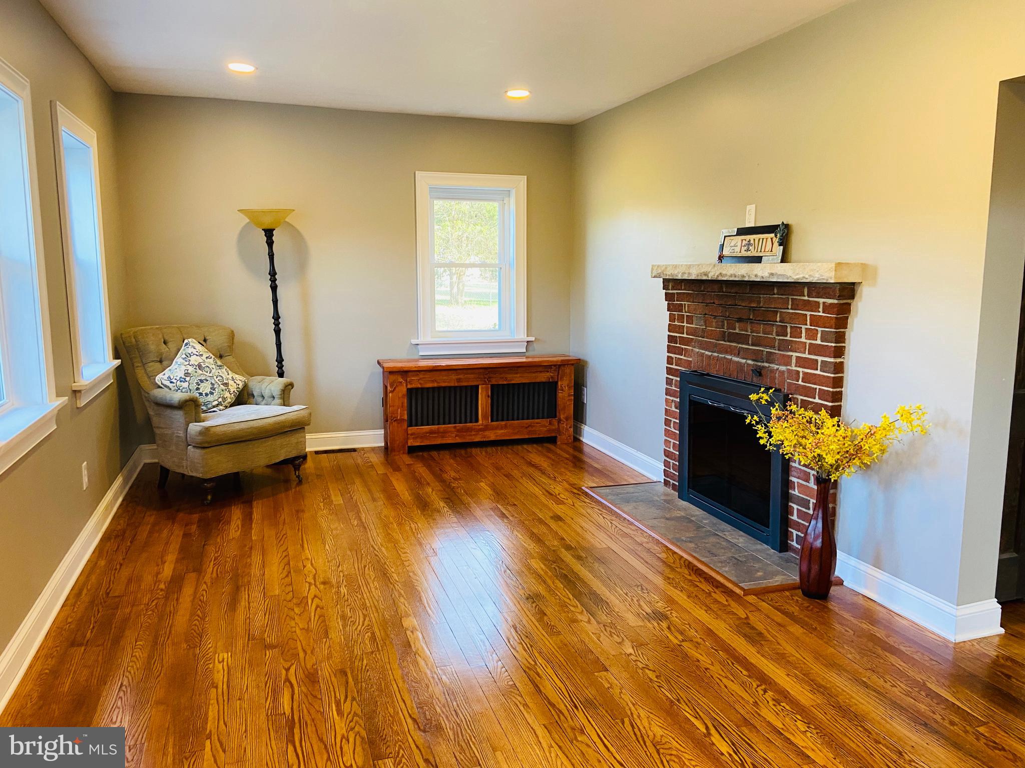 9601 Dyson Road Brandywine, MD 20613 - Photo 6 of 89 Living room