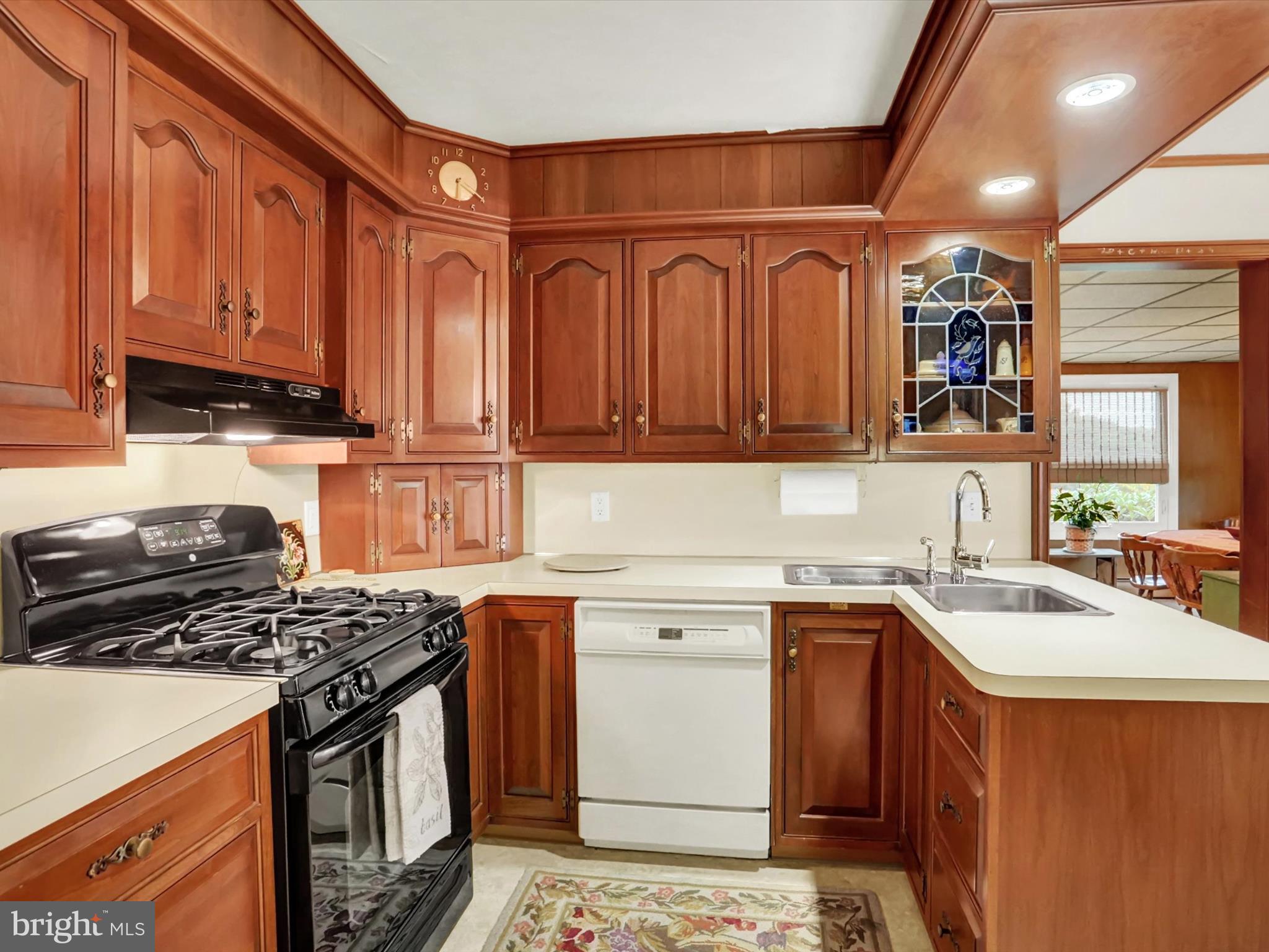 504 Waverly Road Harrisburg, PA 17109 - Photo 8 of 39 Solid cherry wood cabinets