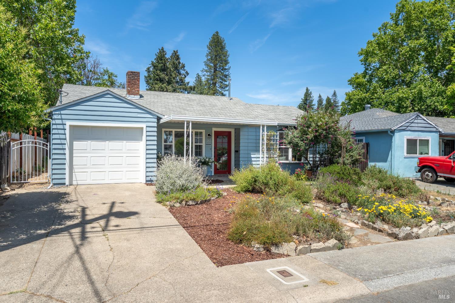 262 Magnolia Street Ukiah, CA 95482 - Photo 32 of 34 a front view of a house with garden