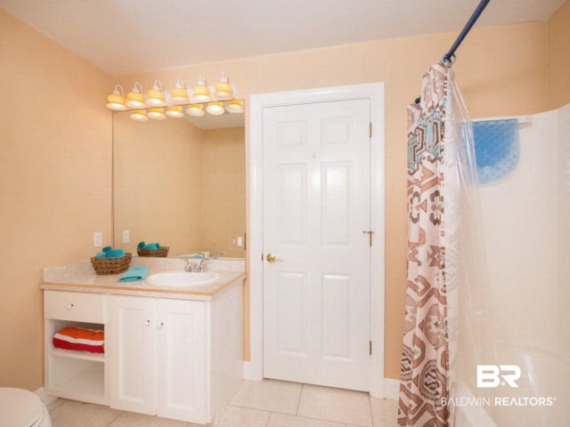 26595 Marina Road Orange Beach, AL 36561 - Photo 21 of 29 upstairs bath