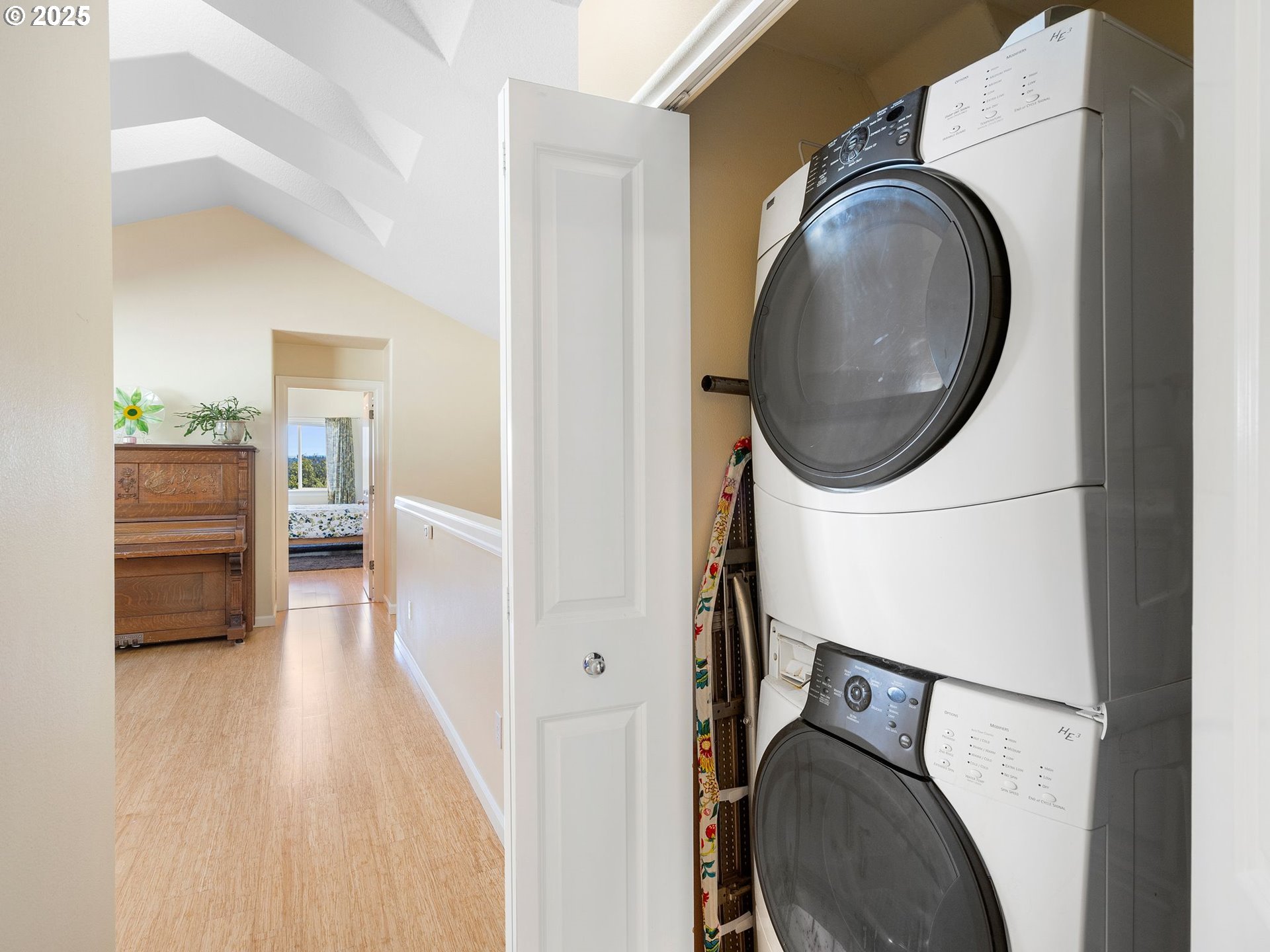 5218 Southwest View Point Terrace Portland, OR 97239 - Photo 23 of 39