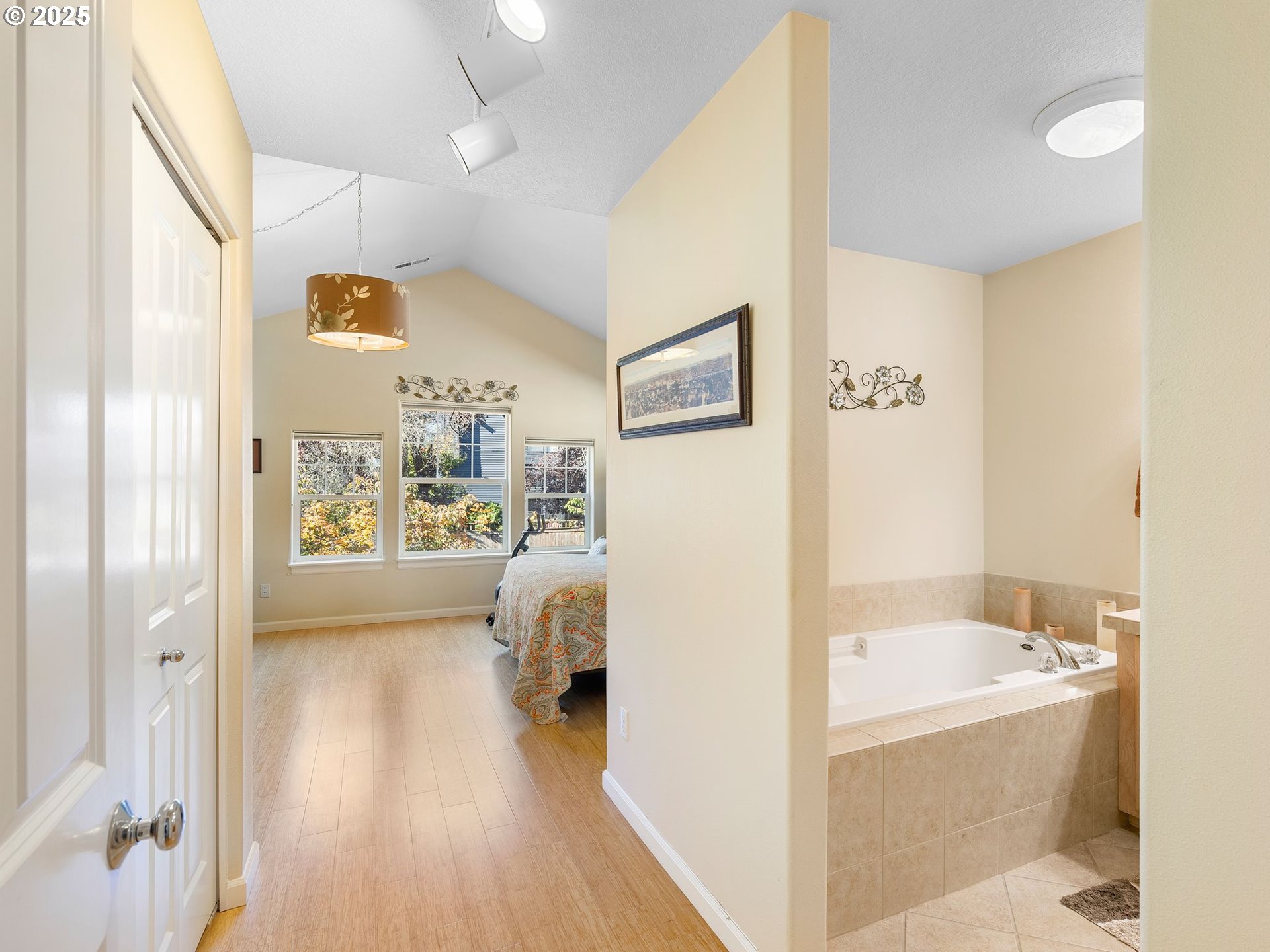 5218 Southwest View Point Terrace Portland, OR 97239 - Photo 24 of 39