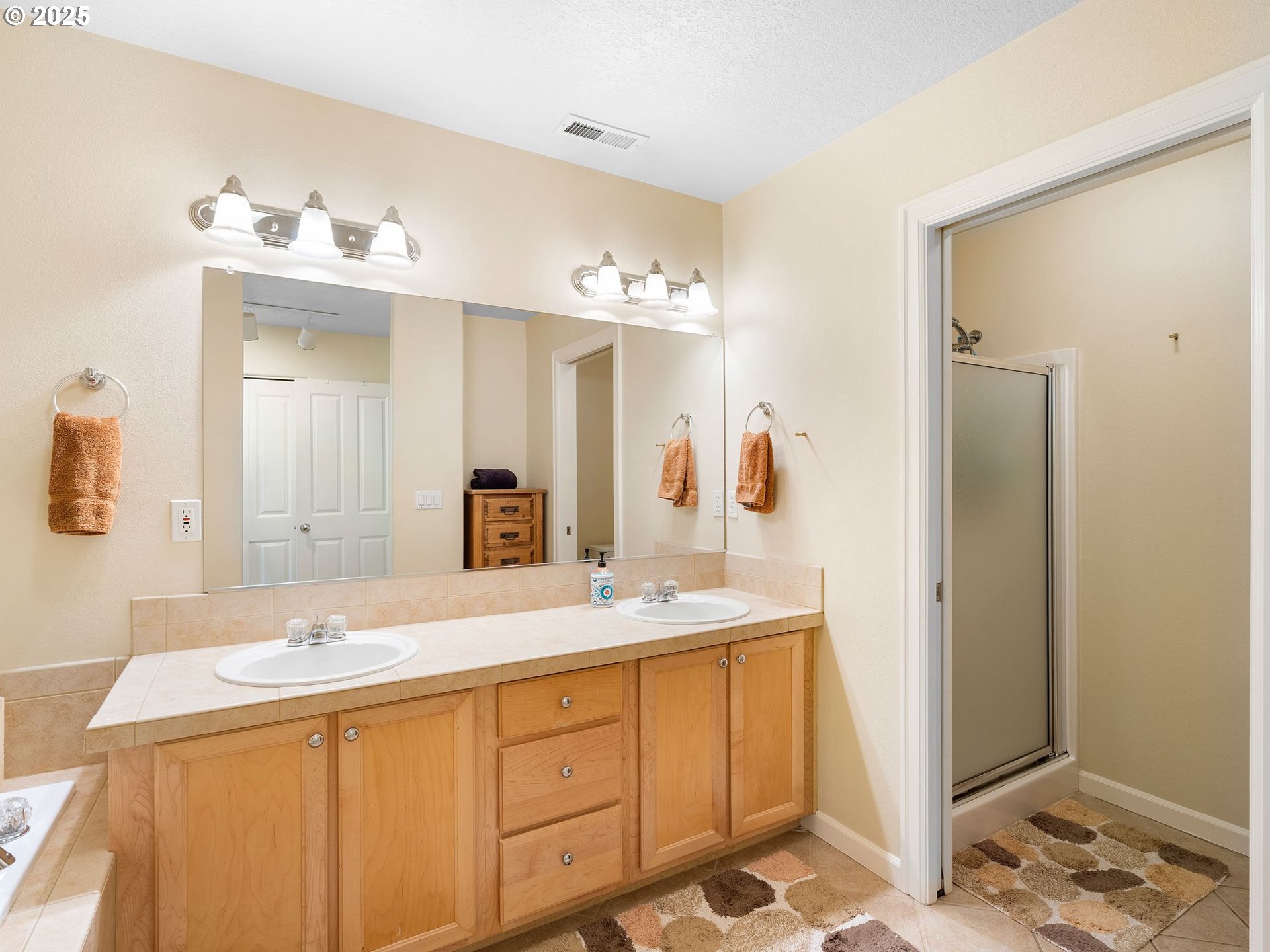 5218 Southwest View Point Terrace Portland, OR 97239 - Photo 25 of 39