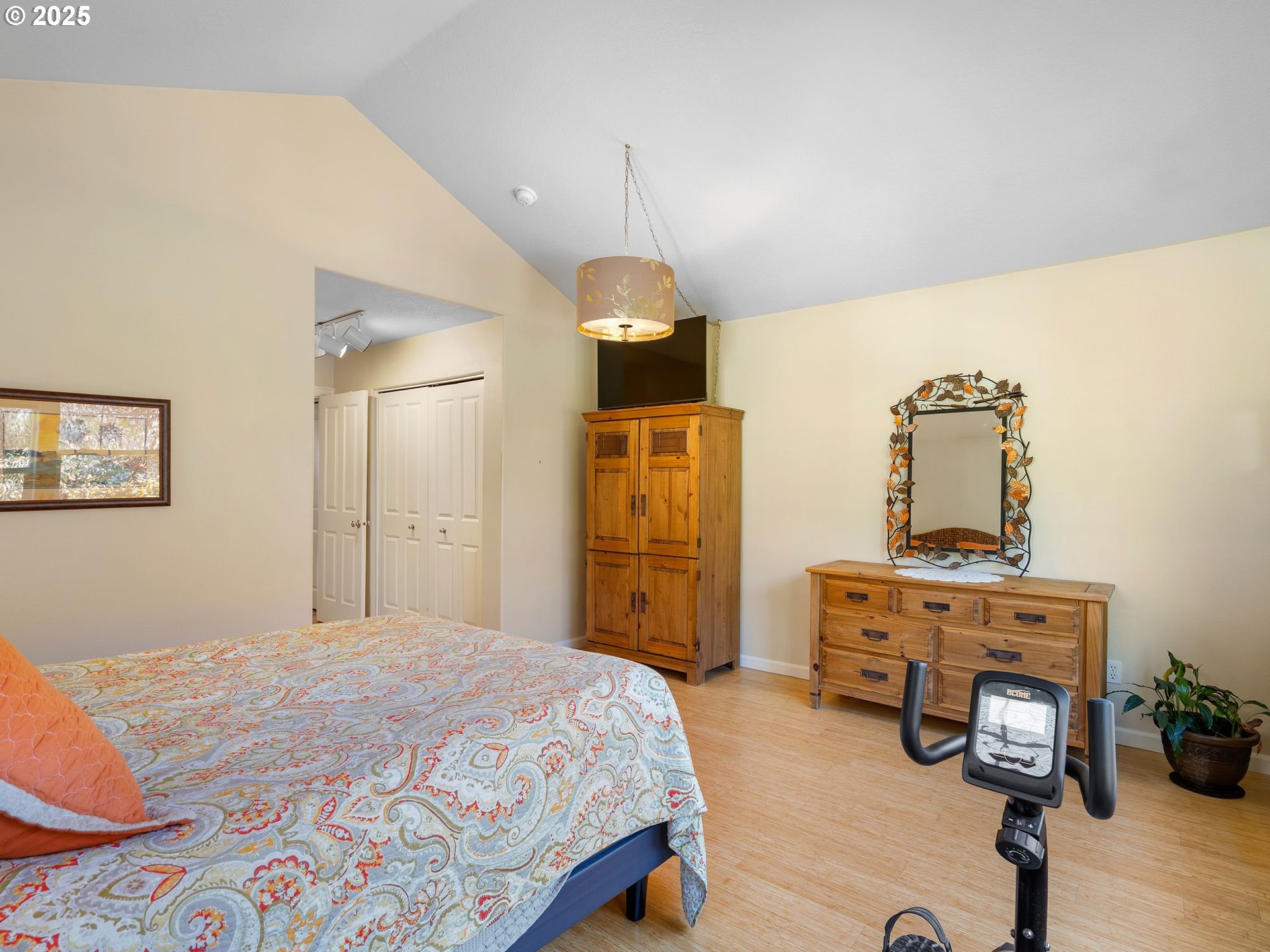 5218 Southwest View Point Terrace Portland, OR 97239 - Photo 29 of 39