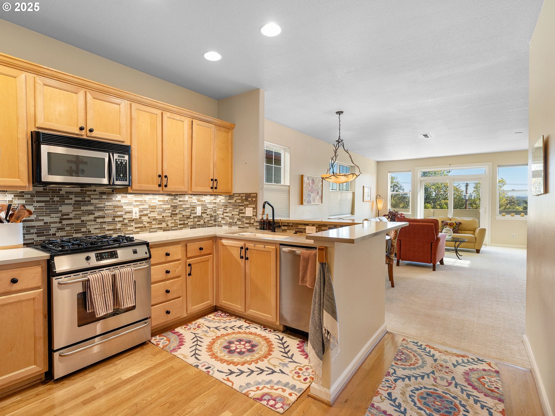 5218 Southwest View Point Terrace Portland, OR 97239 - Photo 8 of 39