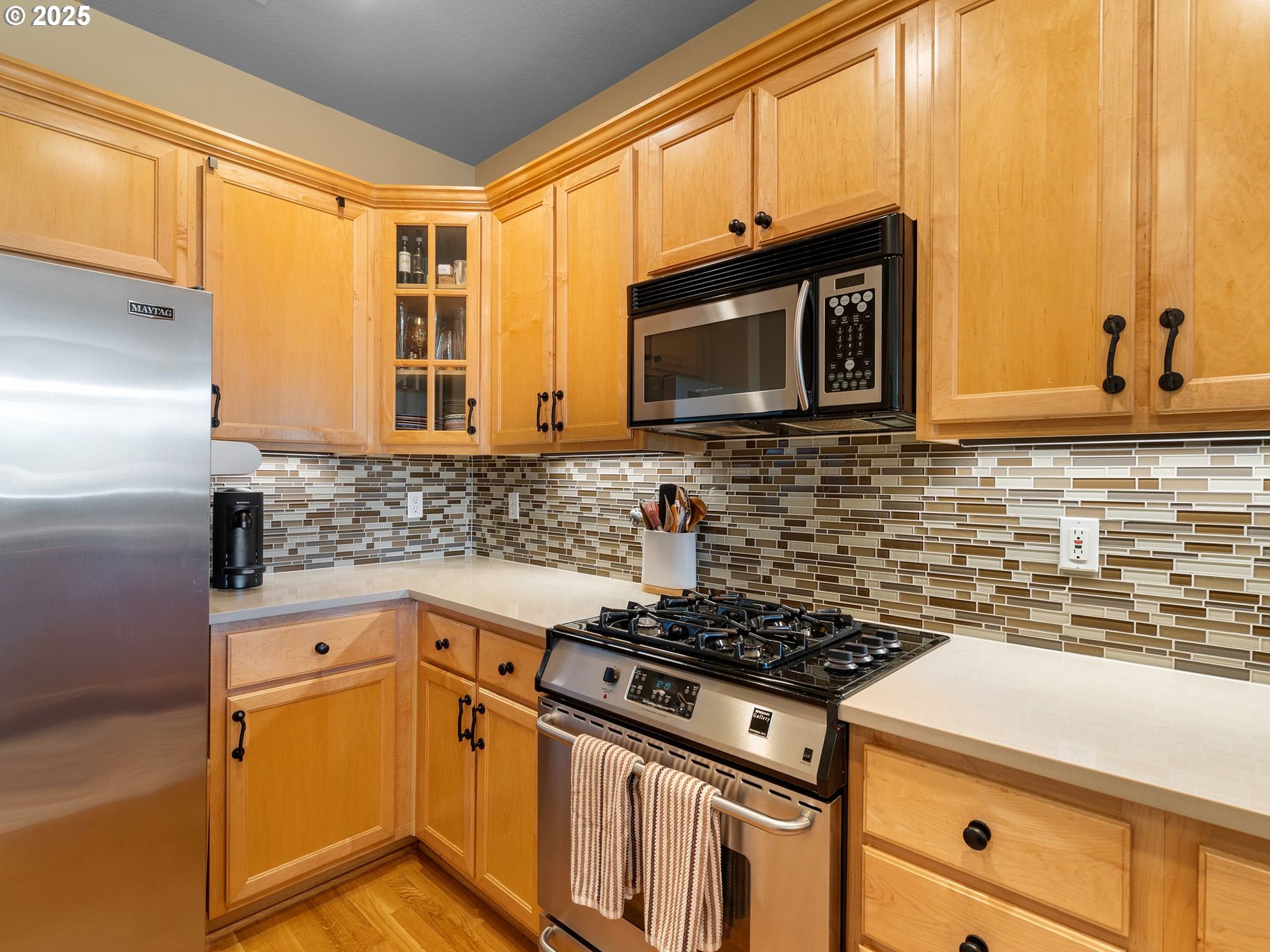 5218 Southwest View Point Terrace Portland, OR 97239 - Photo 9 of 39