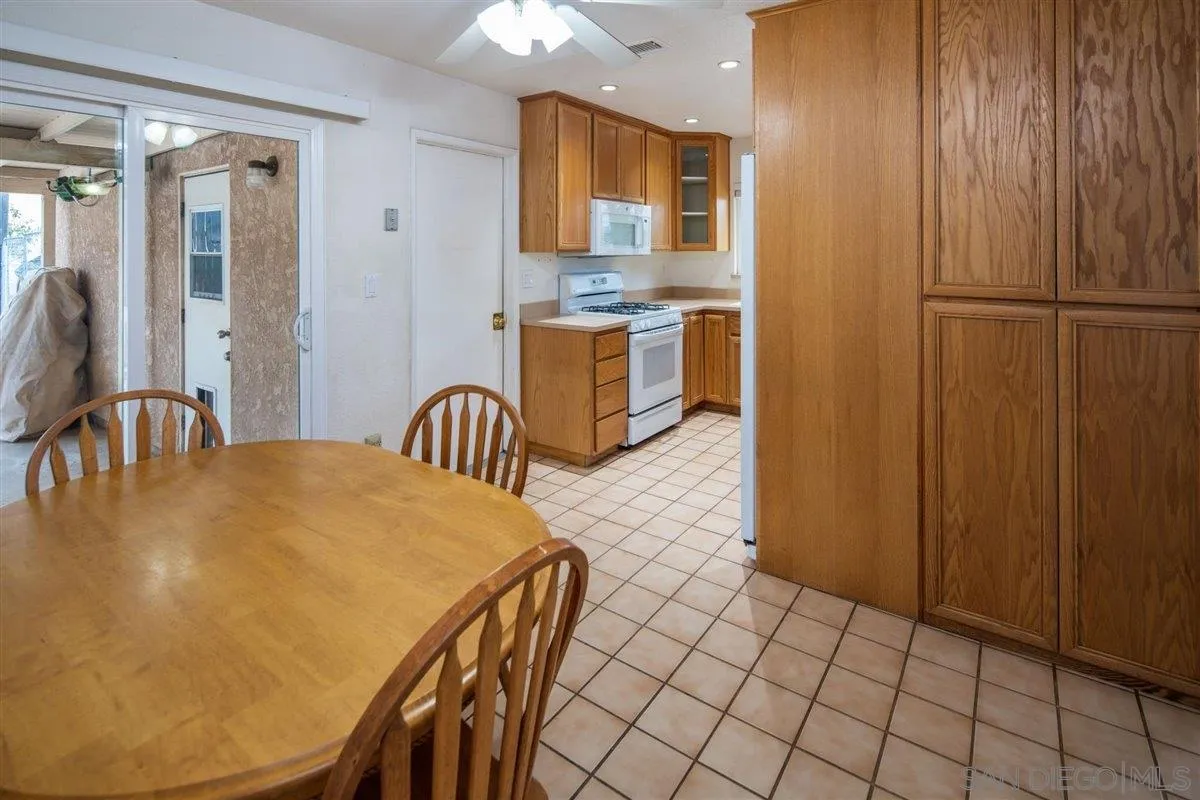 10232 Timberlane Way Santee, CA 92071 - Photo 7 of 19 Gallery Image 7