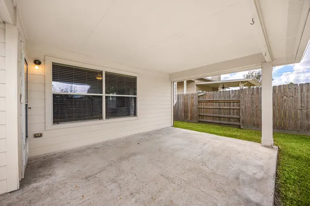 $355,000 | 3012 King Isle Lane, Dickinson, TX 77539