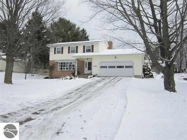 542 Bloomfield Road Traverse City, MI 49686 - Photo 3 of 33 1741429-2.JPG