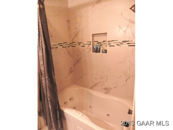 2198 Lyndhurst Road Waynesboro, VA 22980 - Photo 18 of 27 a bathroom with a bathtub