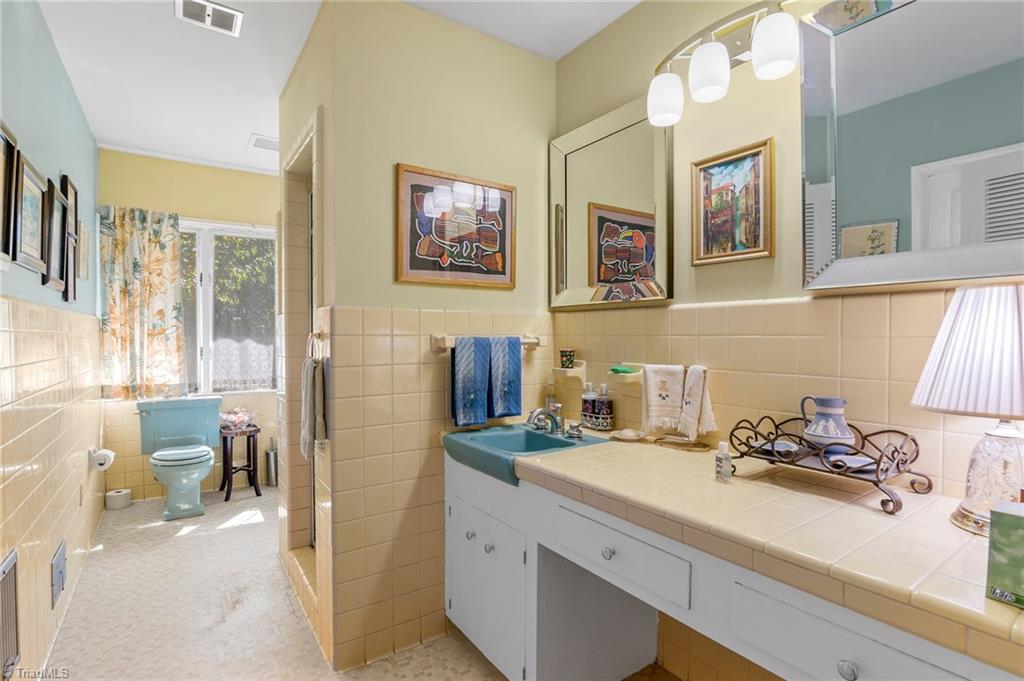 1509 Overbrook Court High Point, NC 27262 - Photo 18 of 36 Gallery Image 18