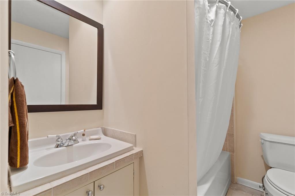 1509 Overbrook Court High Point, NC 27262 - Photo 27 of 36 Gallery Image 27