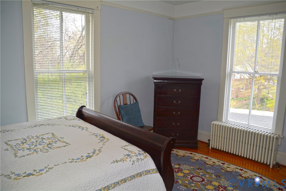 900 High Street Farmville, VA 23901 - Photo 22 of 24 Light blue walls with white trim, featuring two la