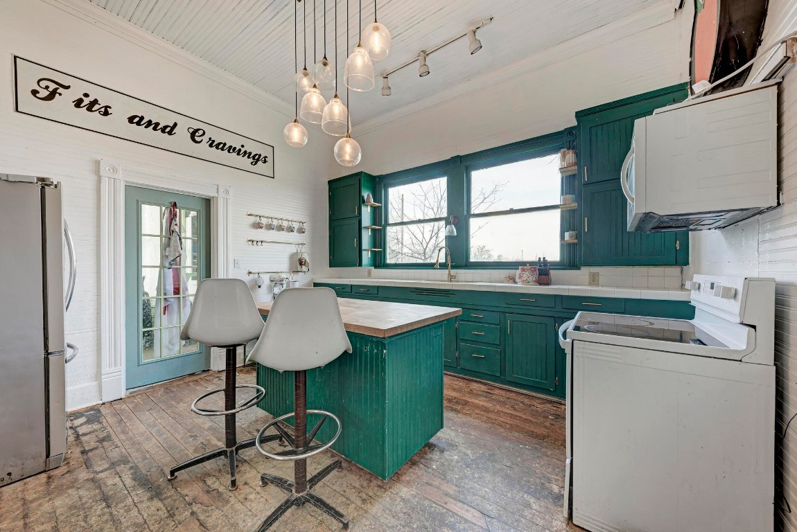 308 North Broad Street Coupland, TX 78615 - Photo 13 of 40