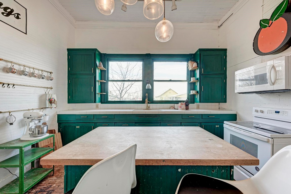 308 North Broad Street Coupland, TX 78615 - Photo 14 of 40