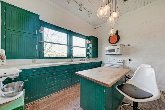 $310,000 | 308 North Broad Street, Coupland, TX 78615