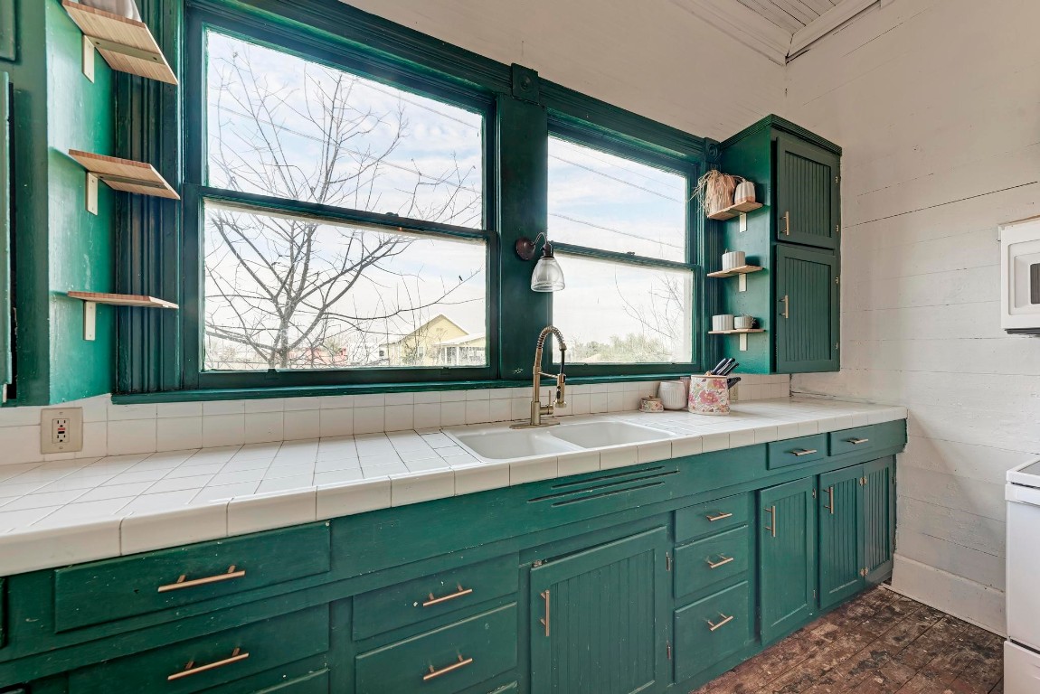 308 North Broad Street Coupland, TX 78615 - Photo 16 of 40