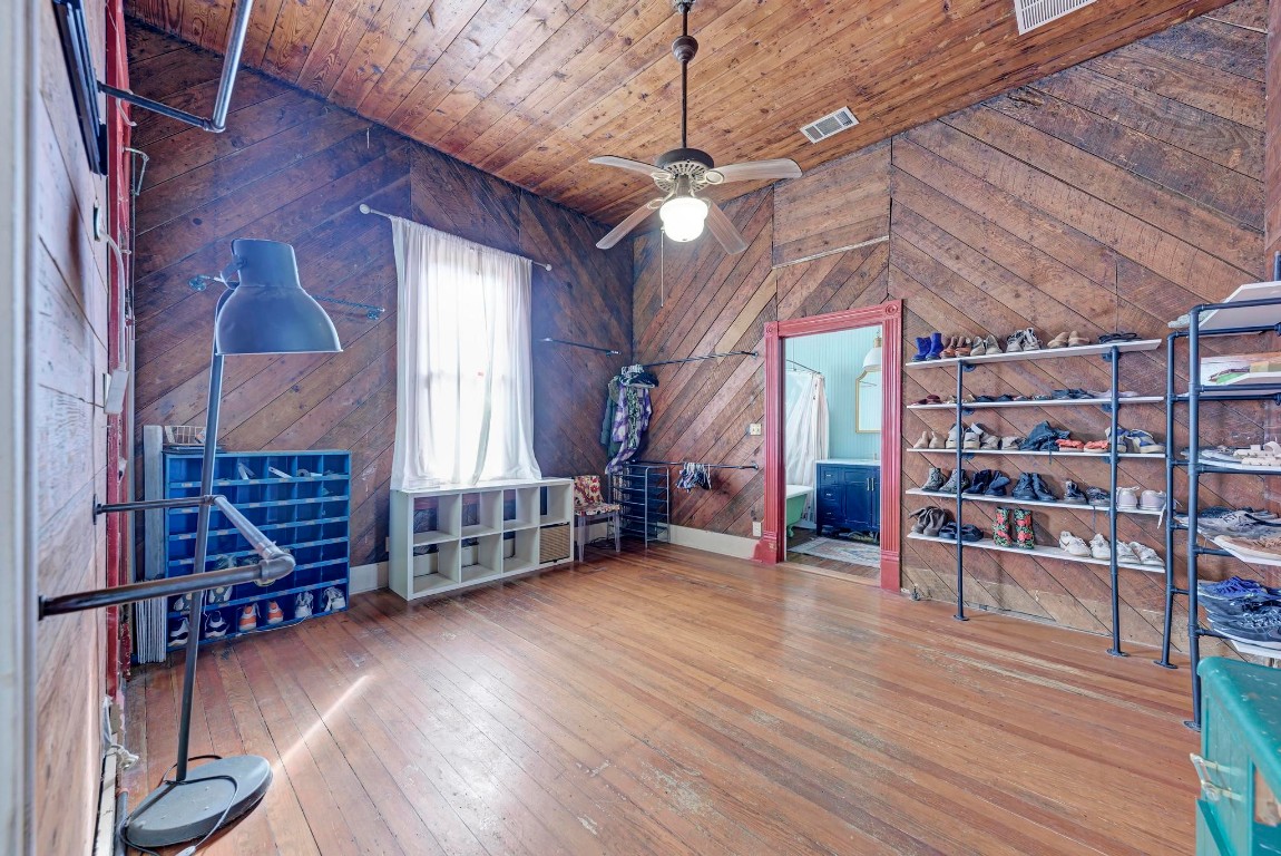 308 North Broad Street Coupland, TX 78615 - Photo 20 of 40