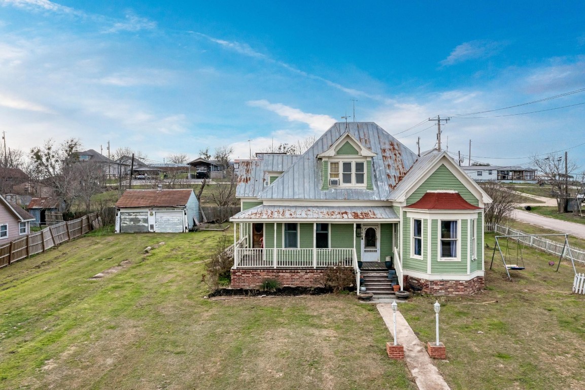 308 North Broad Street Coupland, TX 78615 - Photo 2 of 40