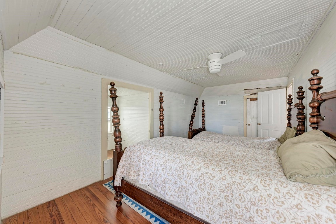 308 North Broad Street Coupland, TX 78615 - Photo 27 of 40