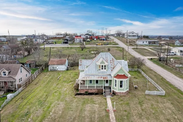 $310,000 | 308 North Broad Street, Coupland, TX 78615