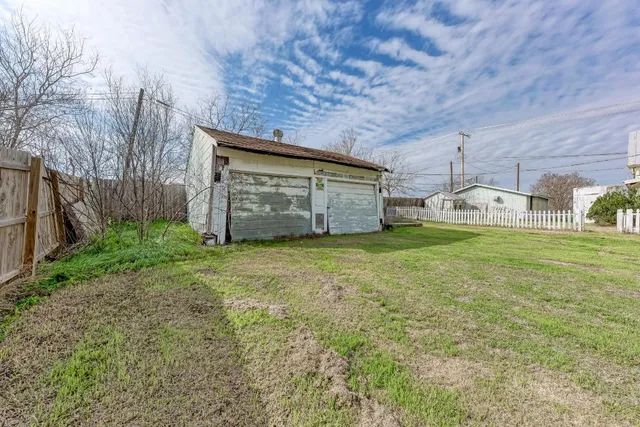 $310,000 | 308 North Broad Street, Coupland, TX 78615