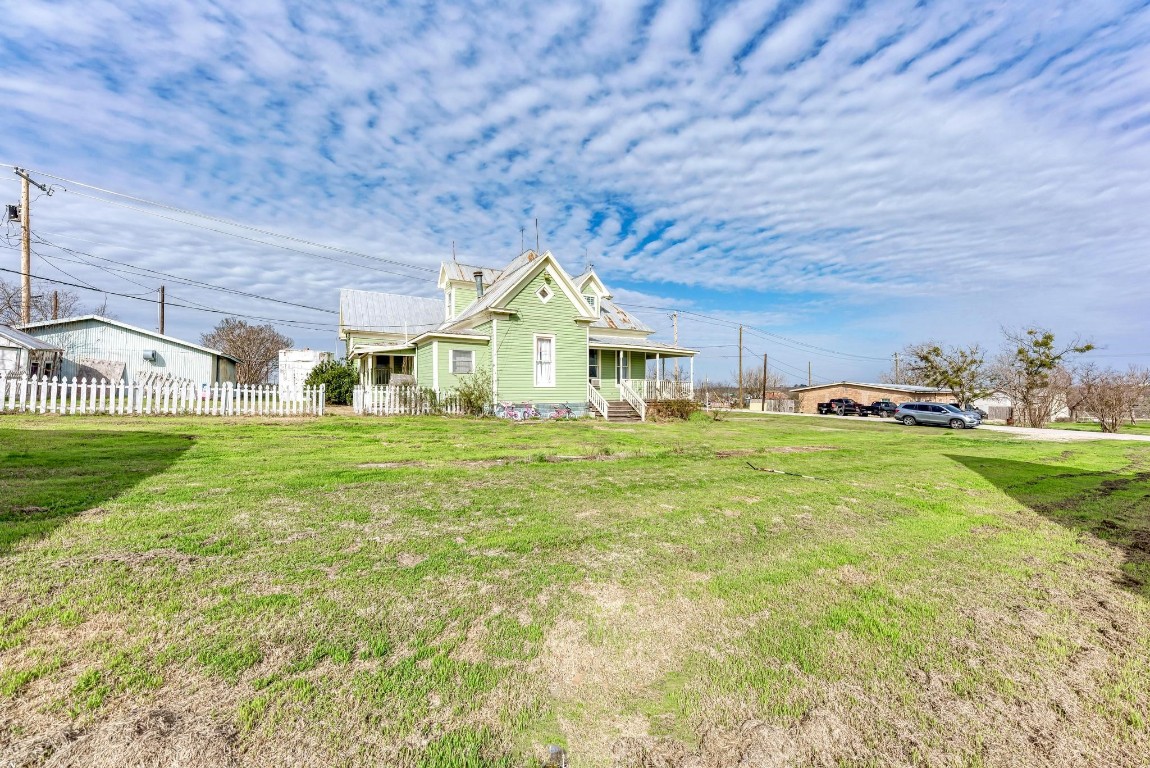 308 North Broad Street Coupland, TX 78615 - Photo 35 of 40