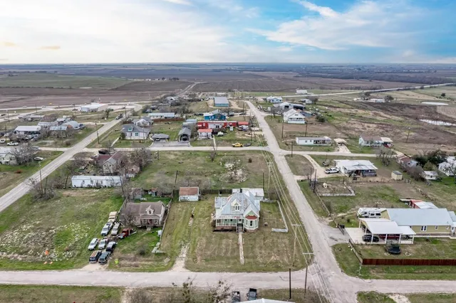 $310,000 | 308 North Broad Street, Coupland, TX 78615
