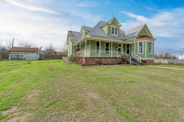 $310,000 | 308 North Broad Street, Coupland, TX 78615