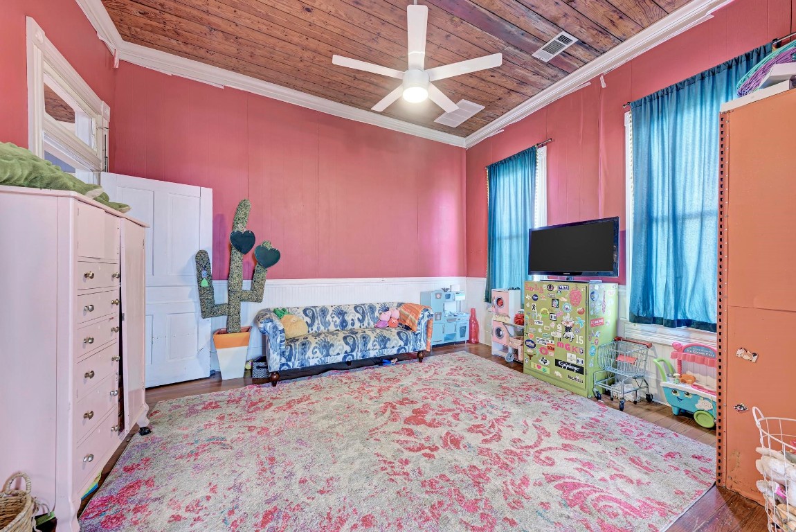 308 North Broad Street Coupland, TX 78615 - Photo 9 of 40