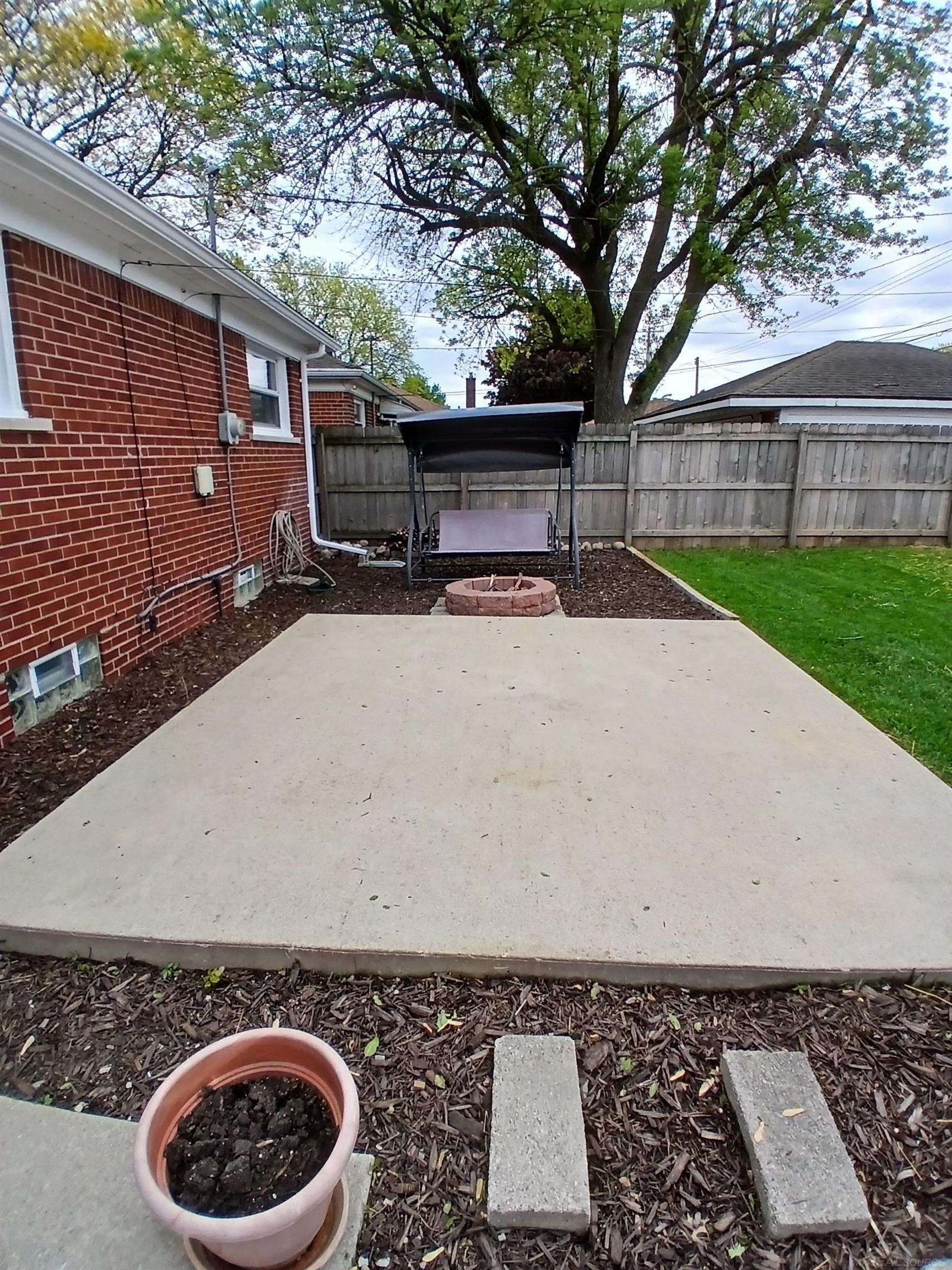 24675 Ridgecroft Avenue Eastpointe, MI 48021 - Photo 5 of 31