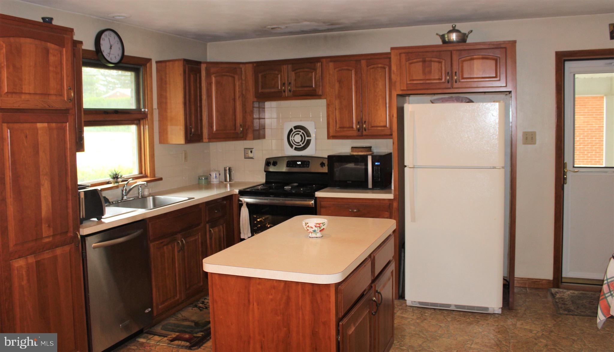 2160 Rosedale Avenue Middletown, PA 17057 - Photo 4 of 20 Gallery Image 4