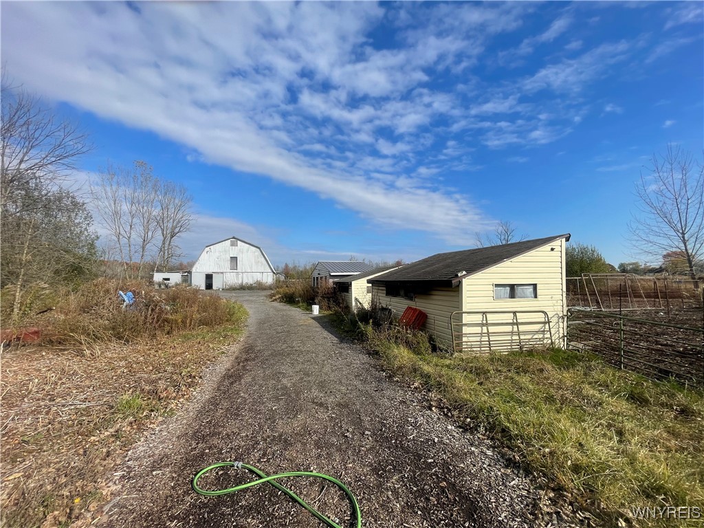6721 Aiken Road Pendleton, NY 14094 - Photo 15 of 24