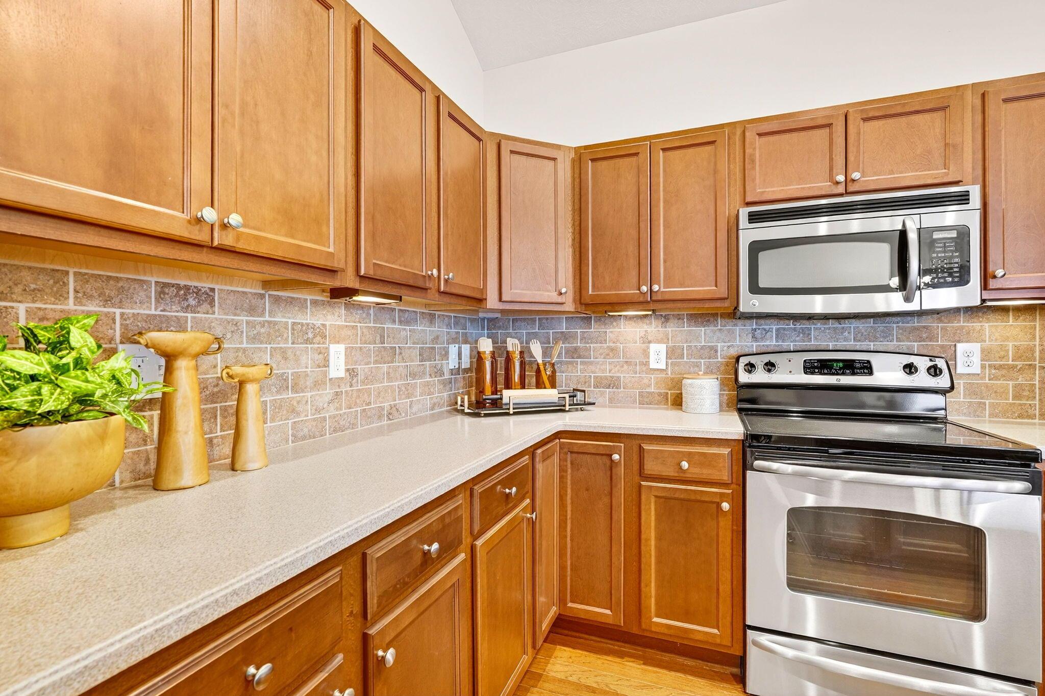6931 Rothwell Street New Albany, OH 43054 - Photo 18 of 58 Cherry cabinetry