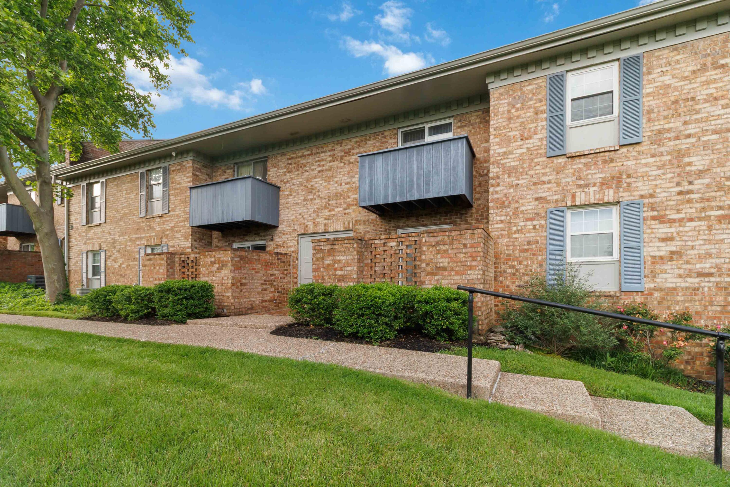 1060 Armstrong Mill Road Lexington, KY 40517 - Photo 7 of 41 007