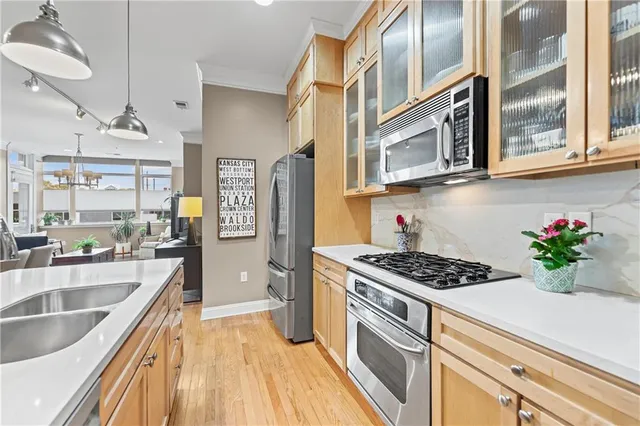 $344,600 | 2929 McGee Trafficway, Unit 305, Kansas City, MO 64108