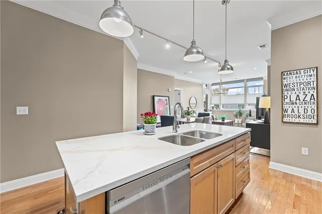 $344,600 | 2929 McGee Trafficway, Unit 305, Kansas City, MO 64108