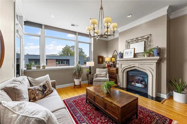 $344,600 | 2929 McGee Trafficway, Unit 305, Kansas City, MO 64108