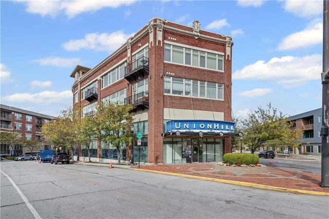 $344,800 | 2929 McGee Trafficway, Unit 305, Kansas City, MO 64108